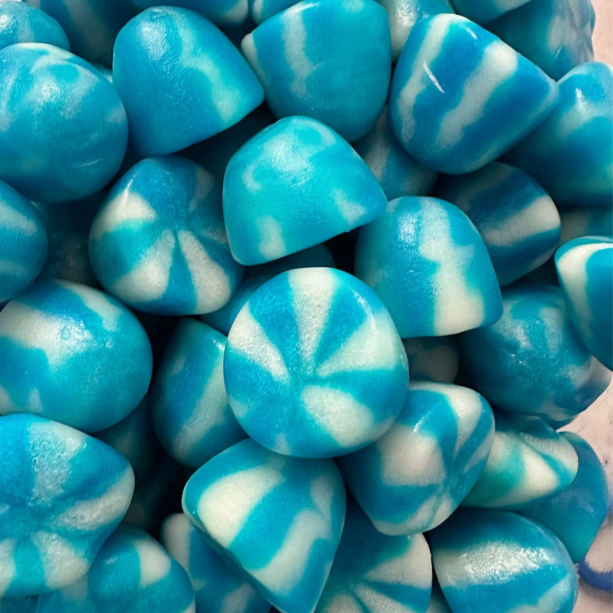 Blue Raspberry Twist Kisses 200g image 0